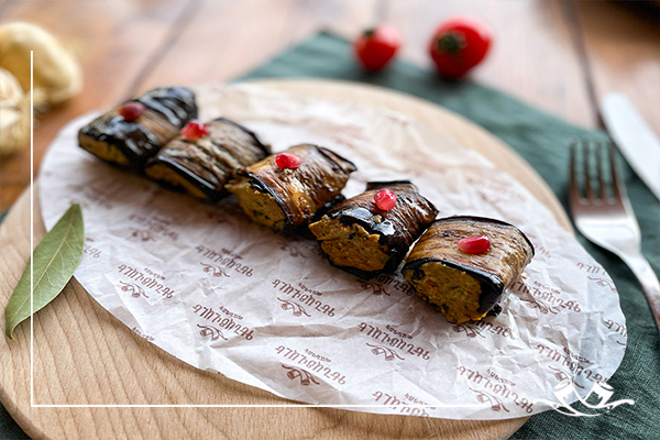 Eggplants with walnuts